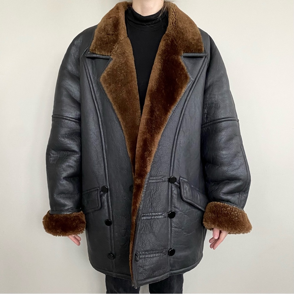 Vintage 100% genuine leather & Spanish shearling coat. 🖤